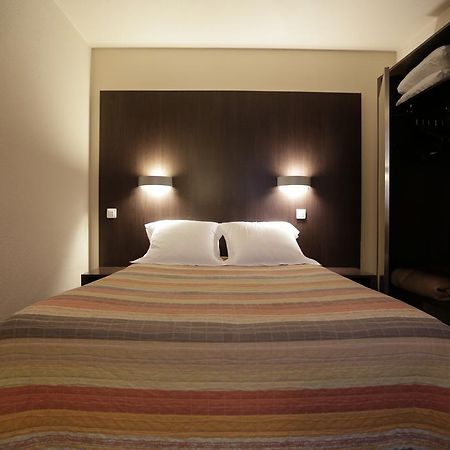 Hotel Au Petit Caporal Maisons-Alfort Room photo