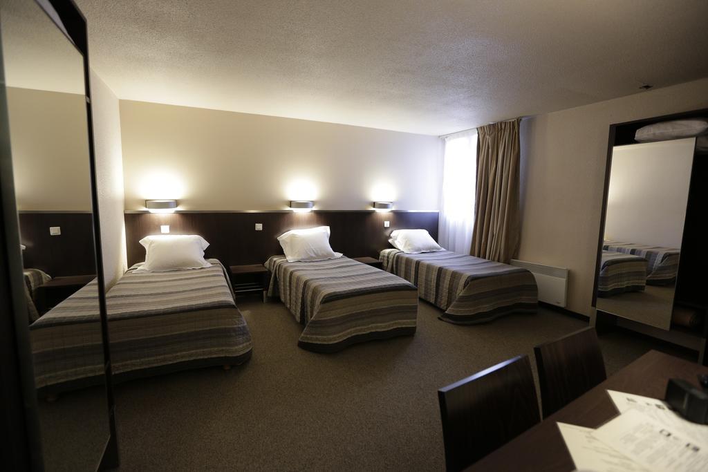 Hotel Au Petit Caporal Maisons-Alfort Room photo