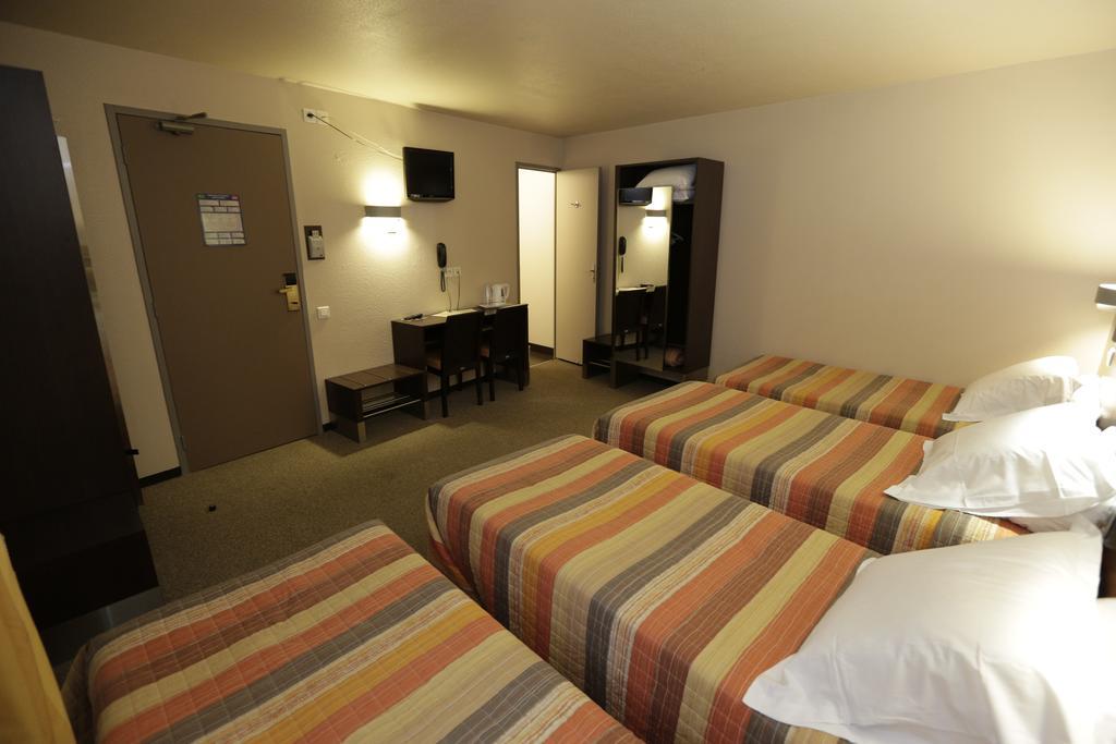 Hotel Au Petit Caporal Maisons-Alfort Room photo