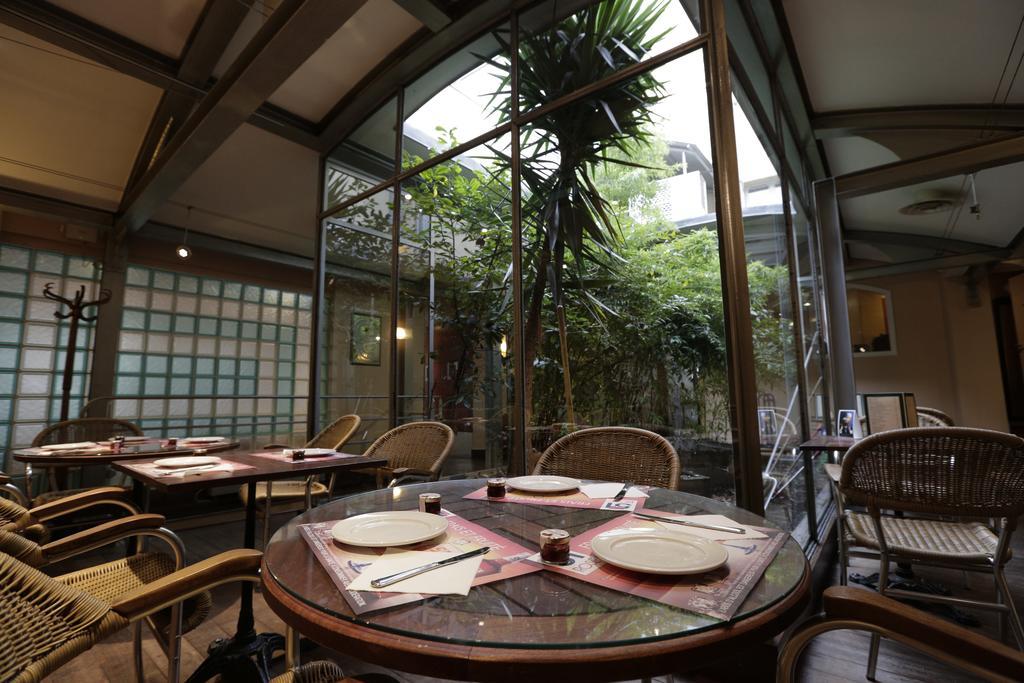 Hotel Au Petit Caporal Maisons-Alfort Exterior photo