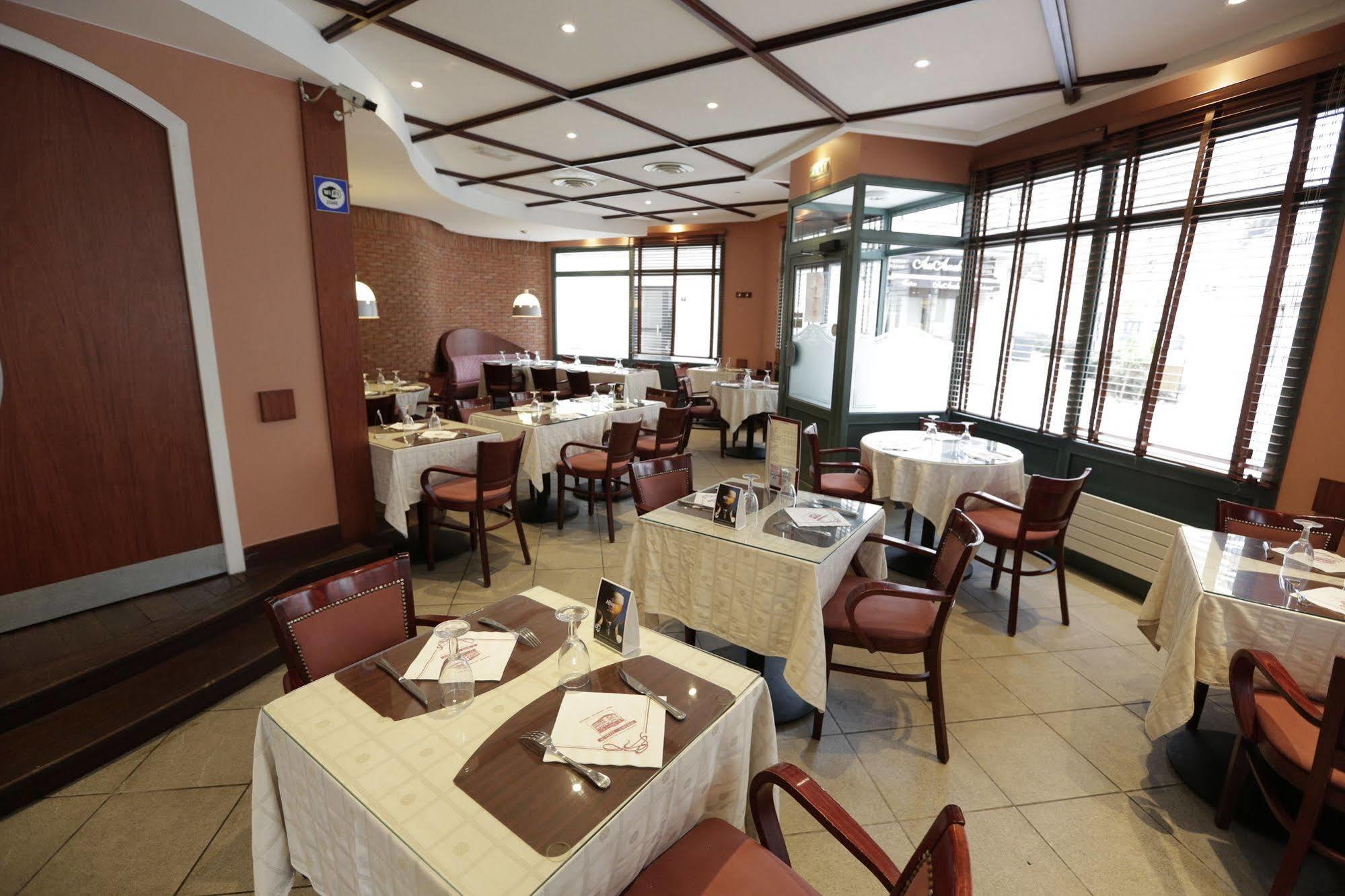Hotel Au Petit Caporal Maisons-Alfort Exterior photo
